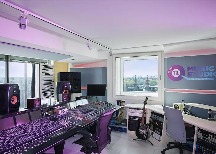 柏灵纽沃酒店 4*