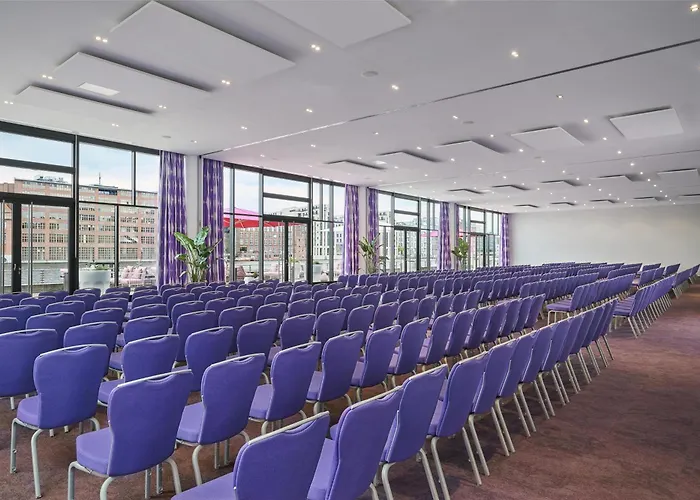 柏灵纽沃酒店 4*